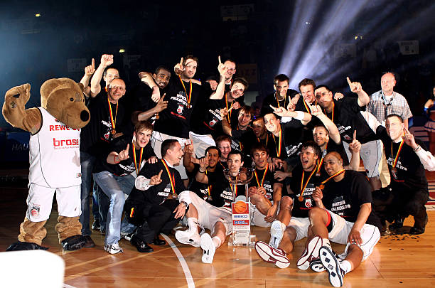 家队整体的 家队整体的